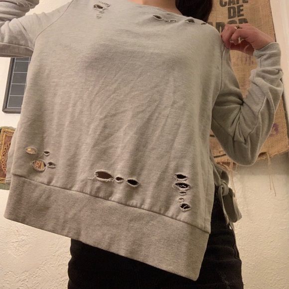 🤍 grey hole crew neck sweater 🤍 - Picture 4 of 4